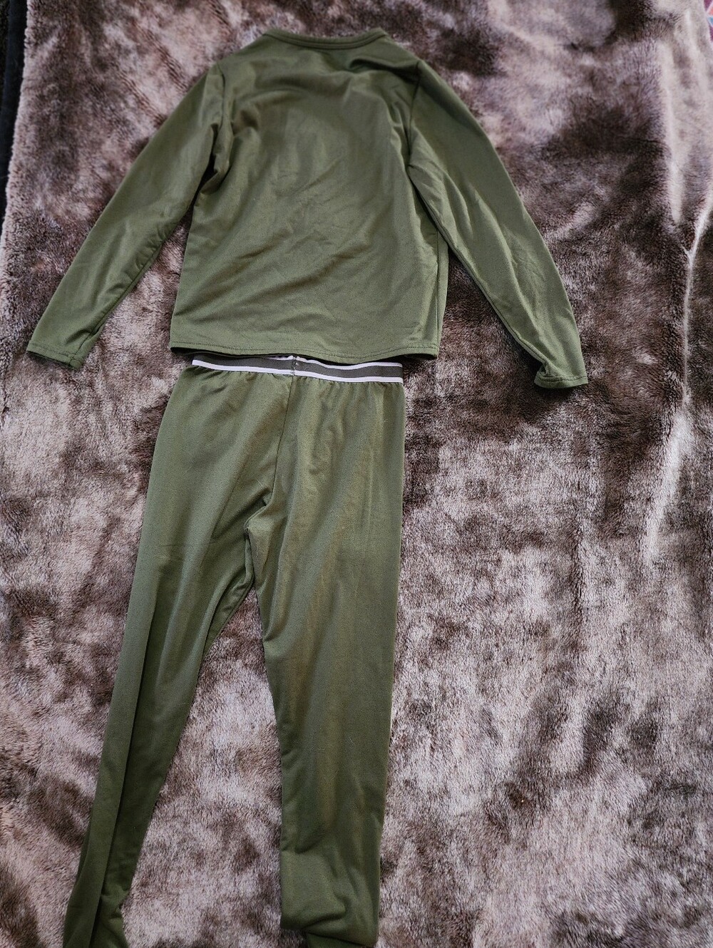Kids Olive Green Long-Sleeve Thermal Set - Classic Two-Piece